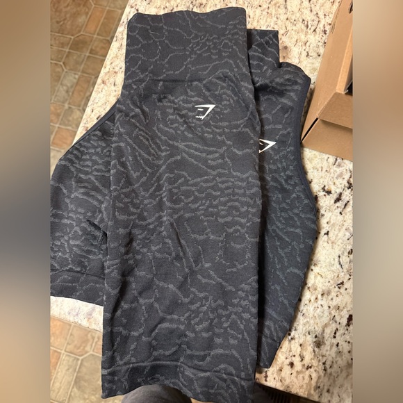 Gymshark Animal Print matching set crop zip up and shorts - Picture 2 of 2